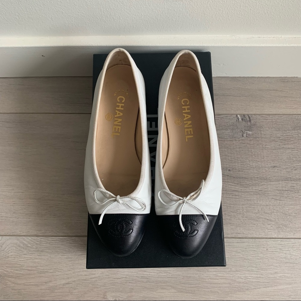 Chanel Lambskin Ballerina Flats with Interlocking CC Logo